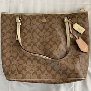 Medium COACH tote/shoulder bag